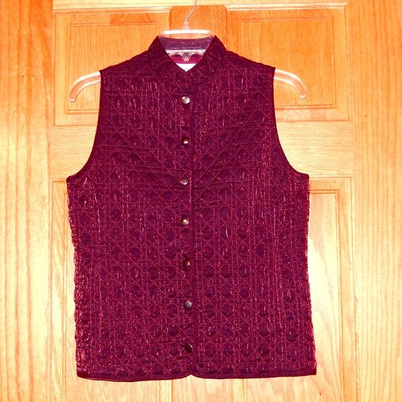 New Chico's 0 Small Dark Red Burgundy Lightly Quilted Snap Vest Jacket - Picture 1 of 5